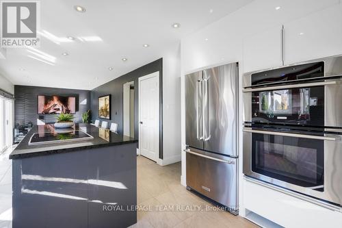 28 Holitman Drive, Ottawa, ON - Indoor Photo Showing Kitchen With Upgraded Kitchen
