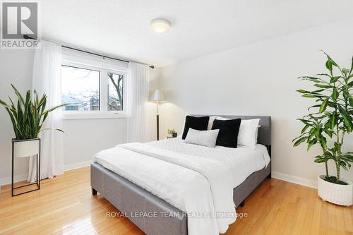 28 Holitman Drive, Ottawa, ON - Indoor Photo Showing Bedroom