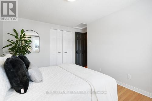 28 Holitman Drive, Ottawa, ON - Indoor Photo Showing Bedroom