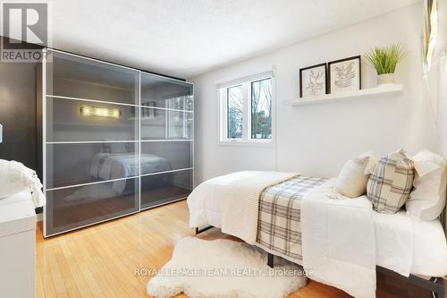 28 Holitman Drive, Ottawa, ON - Indoor Photo Showing Bedroom