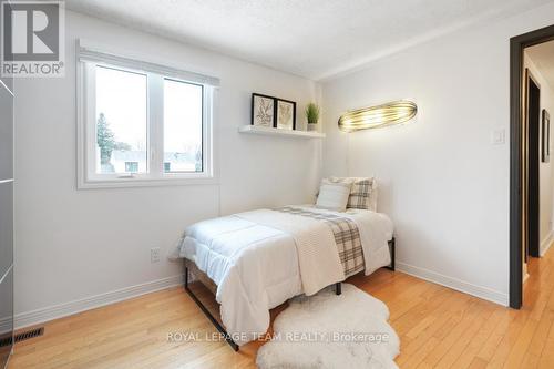 28 Holitman Drive, Ottawa, ON - Indoor Photo Showing Bedroom