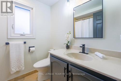 28 Holitman Drive, Ottawa, ON - Indoor Photo Showing Bathroom