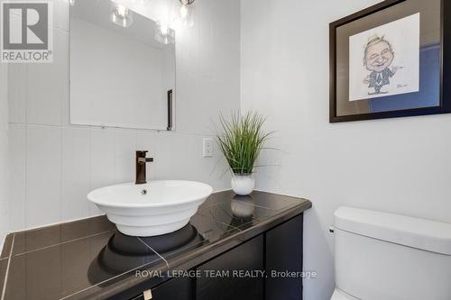 28 Holitman Drive, Ottawa, ON - Indoor Photo Showing Bathroom