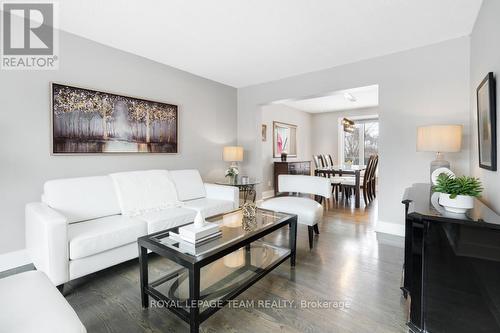 28 Holitman Drive, Ottawa, ON - Indoor Photo Showing Living Room