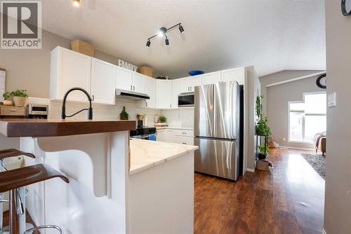 619 Aberdeen Crescent W, Lethbridge, AB - Indoor Photo Showing Kitchen