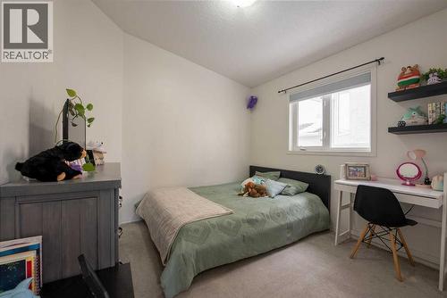 619 Aberdeen Crescent W, Lethbridge, AB - Indoor Photo Showing Bedroom