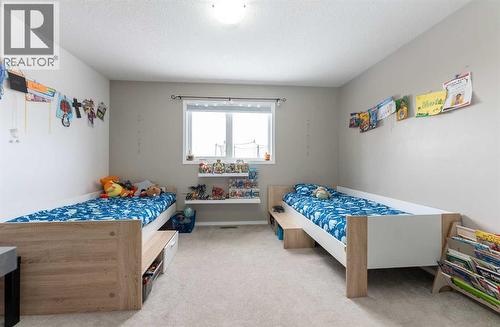 619 Aberdeen Crescent W, Lethbridge, AB - Indoor Photo Showing Bedroom