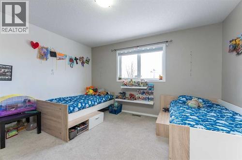 619 Aberdeen Crescent W, Lethbridge, AB - Indoor Photo Showing Bedroom