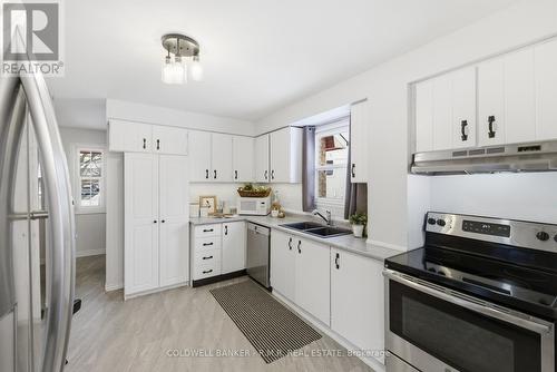 11 Beecroft Court, Whitby (Lynde Creek), ON - Indoor Photo Showing Kitchen With Double Sink