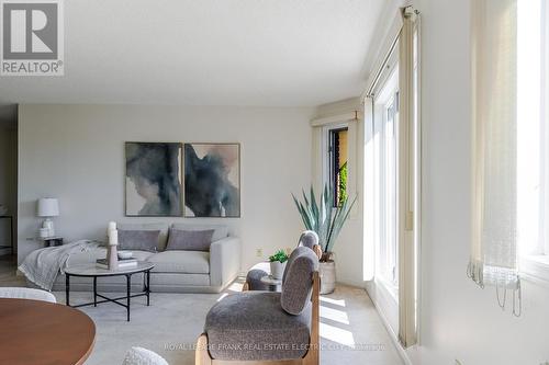 30 - 36 Champlain Crescent, Peterborough (Northcrest Ward 5), ON - Indoor Photo Showing Living Room