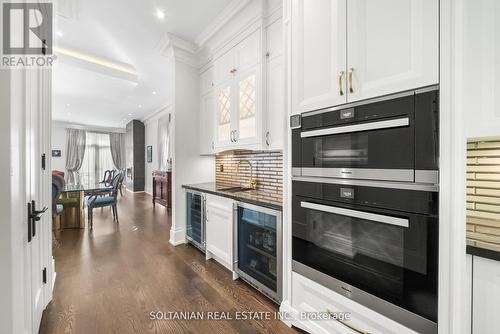 352 Patricia Avenue, Toronto, ON - Indoor Photo Showing Kitchen With Upgraded Kitchen
