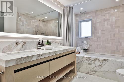 16 Lytton Boulevard, Toronto, ON - Indoor Photo Showing Bathroom