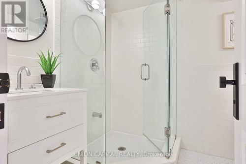 16 Lytton Boulevard, Toronto, ON - Indoor Photo Showing Bathroom