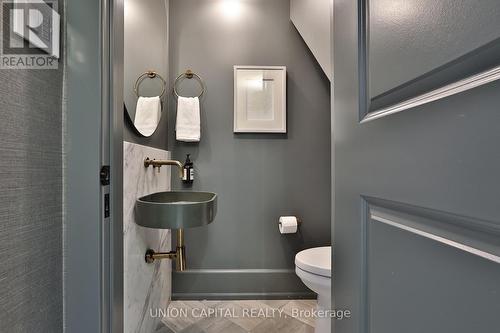 16 Lytton Boulevard, Toronto, ON - Indoor Photo Showing Bathroom
