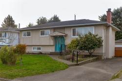1697 Cedarwood Close  Saanich, BC V8N 1H1