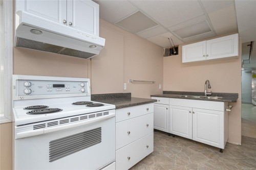 1697 Cedarwood Close, Saanich, BC 