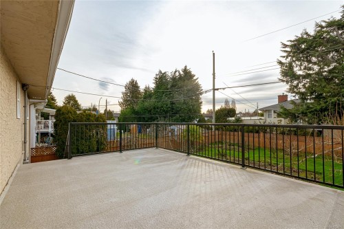 1697 Cedarwood Close, Saanich, BC 