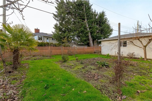 1697 Cedarwood Close, Saanich, BC 