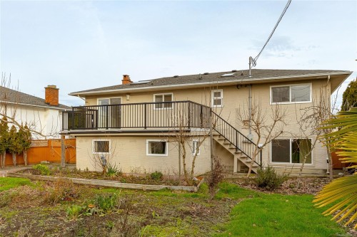 1697 Cedarwood Close, Saanich, BC 