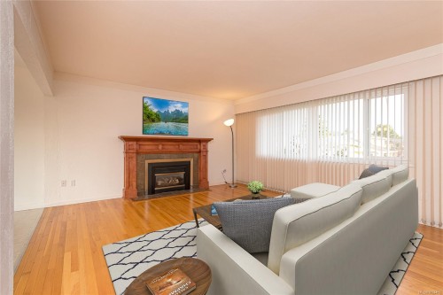 1697 Cedarwood Close, Saanich, BC 