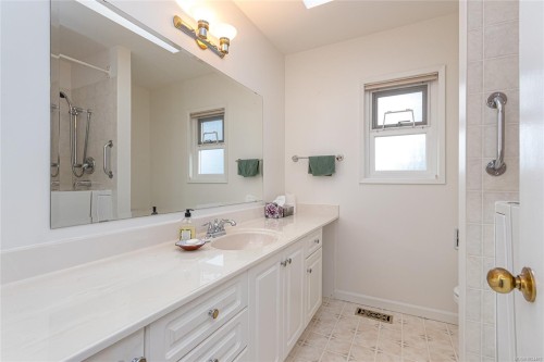 1697 Cedarwood Close, Saanich, BC 