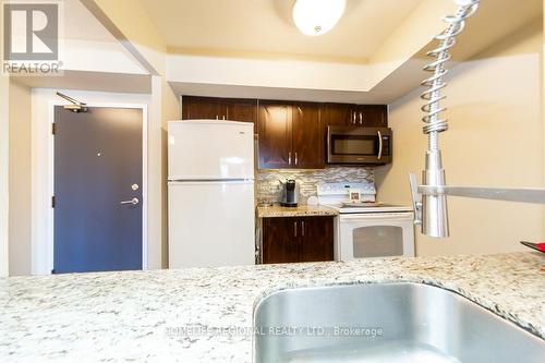 202 - 1665 Pickering Parkway, Pickering, ON - Indoor Photo Showing Kitchen