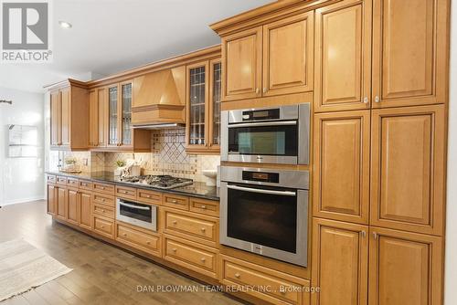283 Ryerson Crescent, Oshawa, ON - Indoor Photo Showing Kitchen