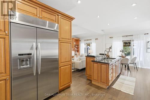 283 Ryerson Crescent, Oshawa, ON - Indoor Photo Showing Kitchen
