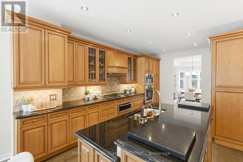 283 Ryerson Crescent, Oshawa, ON - Indoor Photo Showing Kitchen