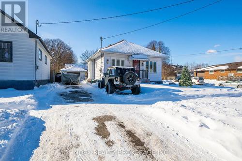 86 GIBBONS STREET  Oshawa, ON L1J 4X9