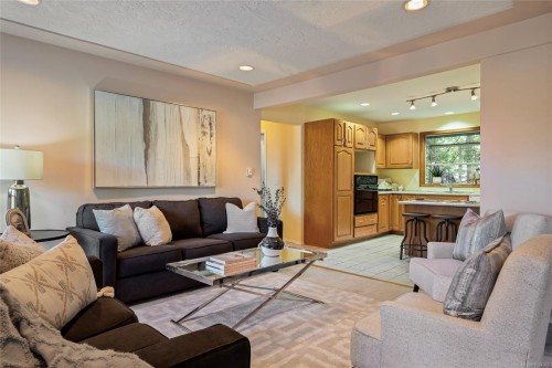 1575 Dean Park Rd, North Saanich, BC 