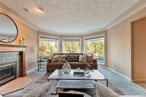 1575 Dean Park Rd, North Saanich, BC 