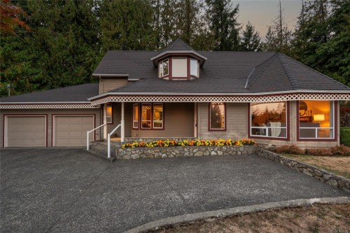 1575 Dean Park Rd, North Saanich, BC 