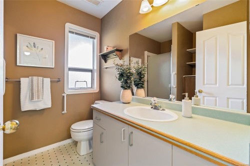 1575 Dean Park Rd, North Saanich, BC 