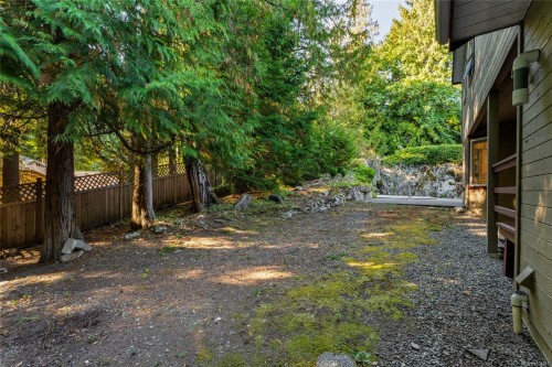 1575 Dean Park Rd, North Saanich, BC 