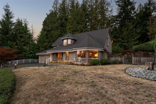 1575 Dean Park Rd, North Saanich, BC 