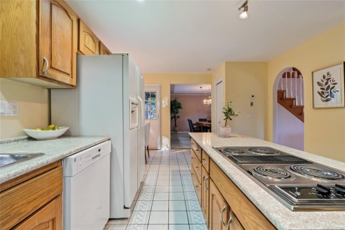 1575 Dean Park Rd, North Saanich, BC 