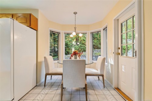 1575 Dean Park Rd, North Saanich, BC 