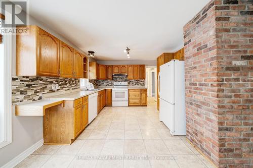 2414 Holt Road, Clarington, ON - Indoor Photo Showing Kitchen