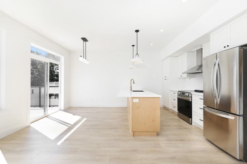 B-1369 Galerno Rd, Campbell River, BC - Indoor Photo Showing Kitchen