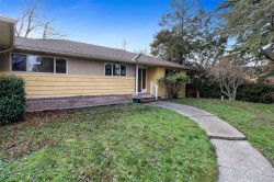 2227 Edgelow St  Saanich, BC V8N 1R6