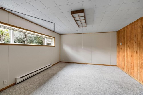 2227 Edgelow St, Saanich, BC 