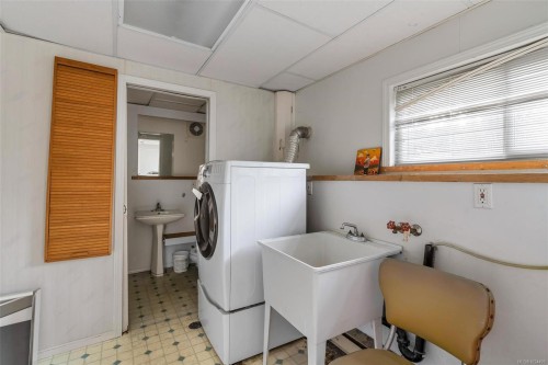 2227 Edgelow St, Saanich, BC 