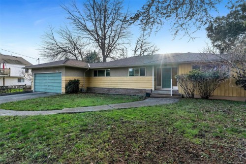 2227 Edgelow St, Saanich, BC 