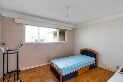 2227 Edgelow St, Saanich, BC 