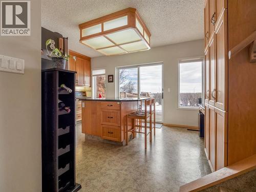 Few steps down to spacious kitchen - 90 Chippewa Crescent W, Lethbridge, AB - Indoor