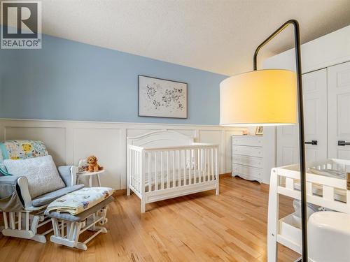 Upstairs bedroom - 90 Chippewa Crescent W, Lethbridge, AB - Indoor Photo Showing Bedroom