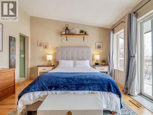 Primary bedroom with access to 5pc bathroom - 90 Chippewa Crescent W, Lethbridge, AB - Indoor Photo Showing Bedroom