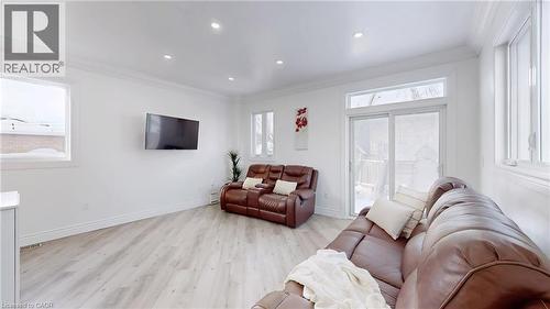 85 Albany Avenue, Hamilton, ON - Indoor Photo Showing Living Room