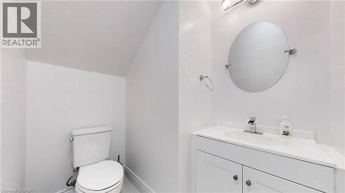 85 Albany Avenue, Hamilton, ON - Indoor Photo Showing Bathroom
